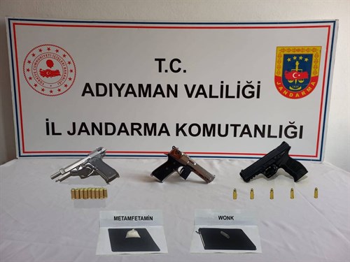 Uyuşturucu veya Uyarıcı Madde Bulundurmak (TCK 191), 6136 Sayılı Kanuna Muhalefet Suçundan 4 Şüpheli Yakalandı